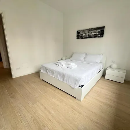 Domusmi Bordighera 32 * Milano